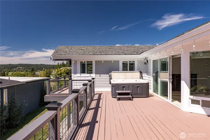 Almost 800 sqft of upper deck space (approx. 793 sqft).