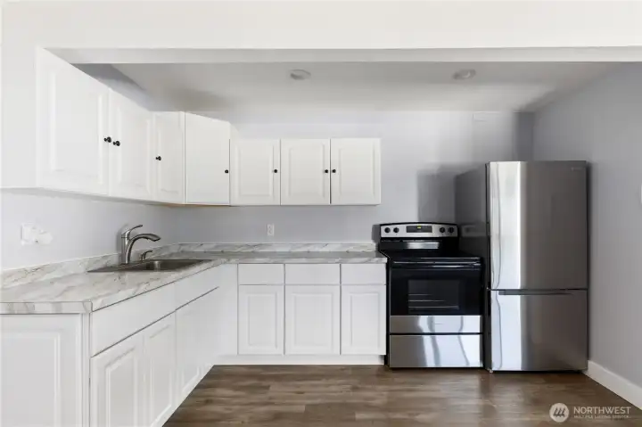 Second Kitchen w/ New SS Appliances (Lower Level)