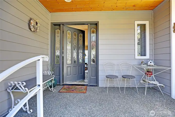 Lovely entry to welcome your guests!