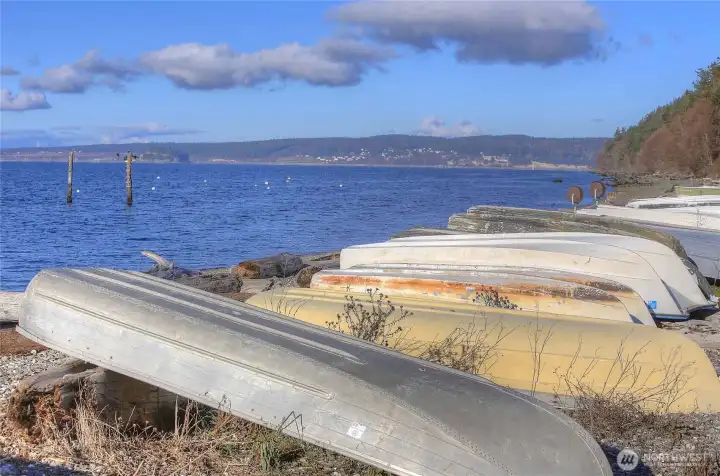 Many owners leave their crabbing boats at the shore for easy access!
