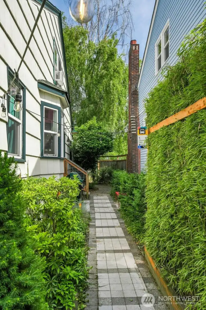 Sweet side yard Sweet side yard