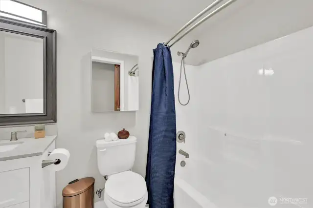 Full bath off hallway