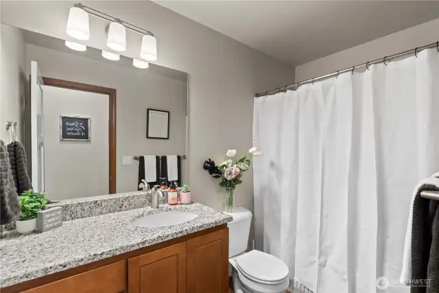 Full main bathroom