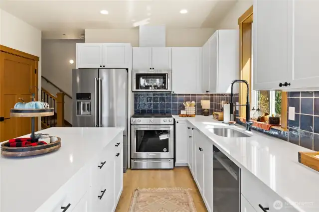Plenty of counter and cabinet space.