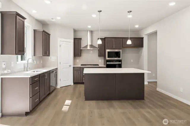 Photo's are for representational purposes only. Colors and finishes may differ.