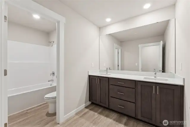 Photo's are for representational purposes only. Colors and finishes may differ.