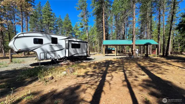 5th wheel will be removed prior to closing and is not a part of the sale.