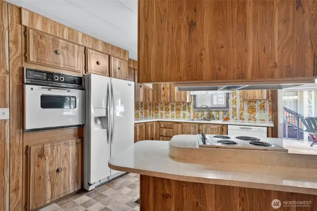 Lots of space in the kitchen!