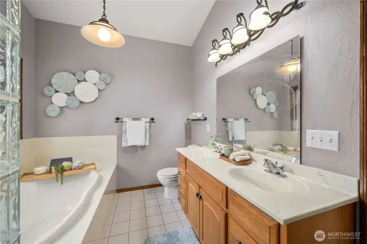 Primary 5 Piece Bath