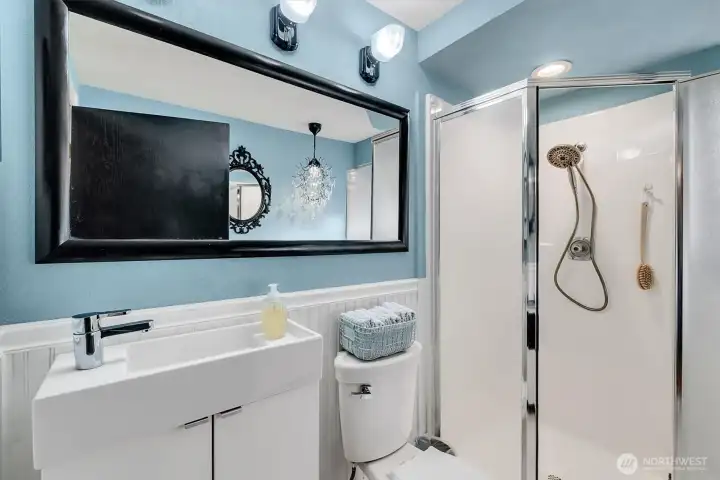 Main level 3/4 bath.