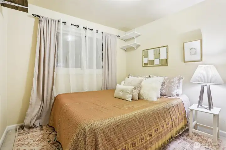 Main house bedroom 2