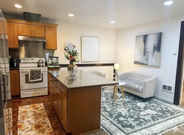 Cottage living room/kitchen island