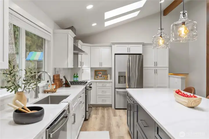 Light & Bright Open Concept Kitchen