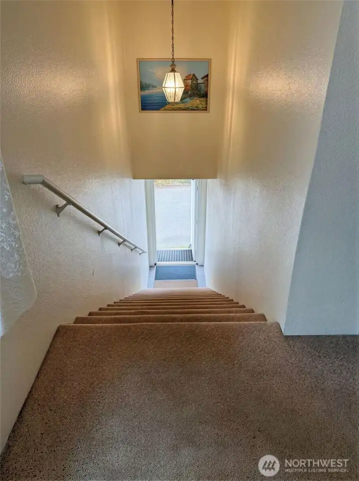 Entry to upper floor units 8850 and 8852