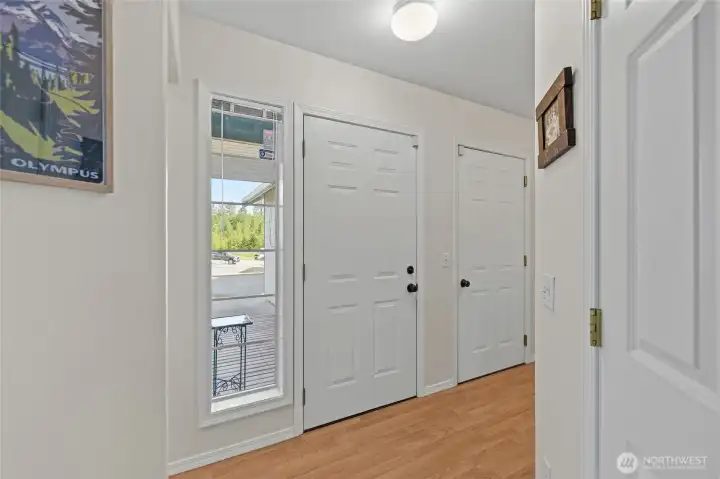 Step inside to a warm, welcoming, move in ready interior Step inside to a warm, welcoming, move in ready interior