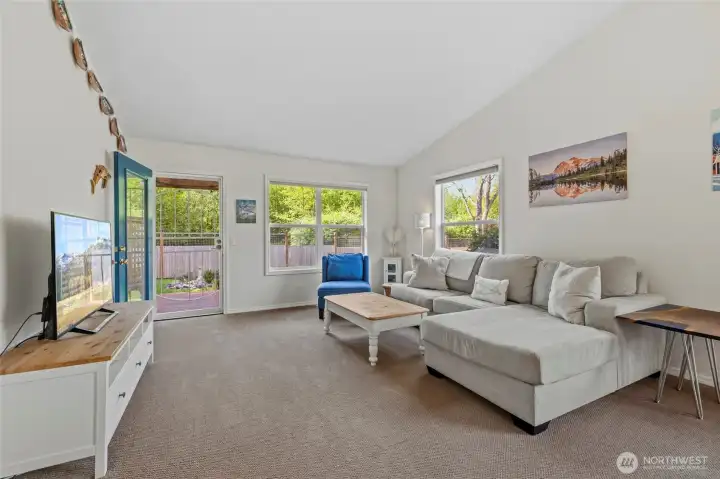 The perfect space with a screen door leading to the covered deck, ideal for indoor-outdoor living and year-round enjoyment. The perfect space with a screen door leading to the covered deck, ideal for indoor-outdoor living and year-round enjoyment.