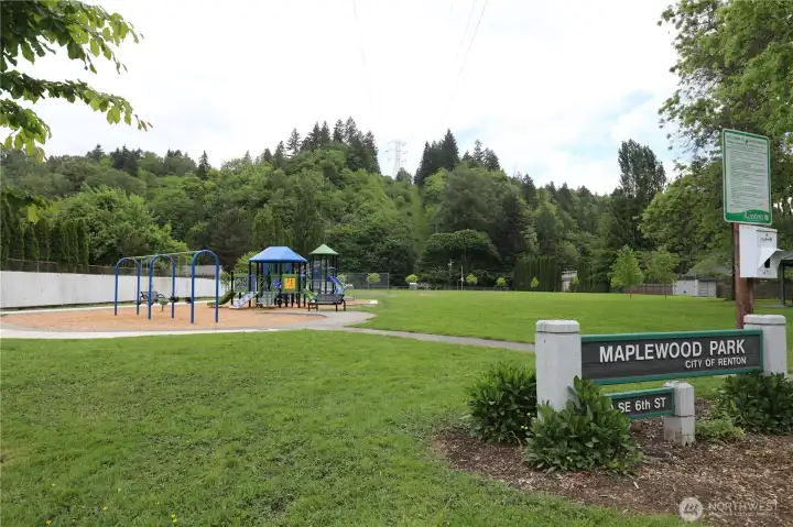 Walking distance to Maplewood Park!