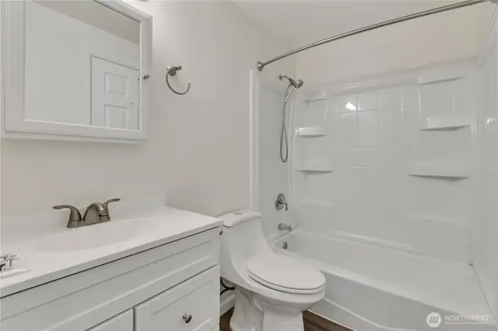 Updated full bath!