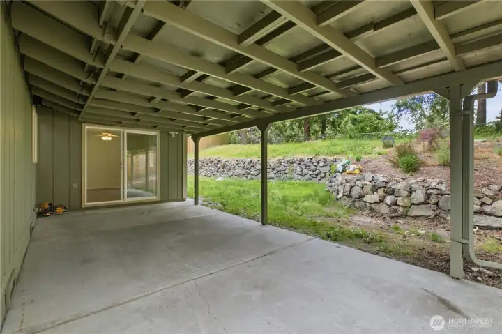 Large Covered Patio!