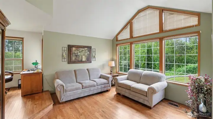 Livingroom just to the right of the entry