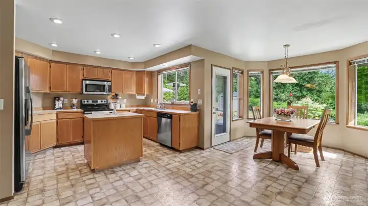 Kitchen with eat-in space