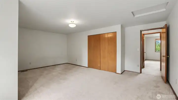 Another angle of bonus room.