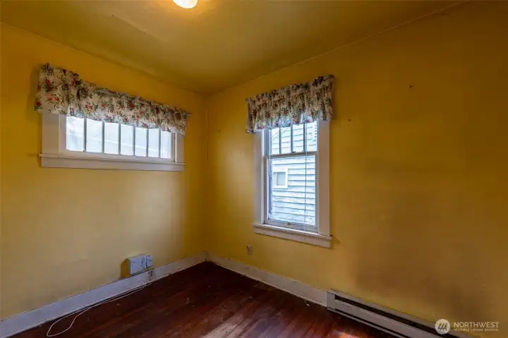 Second smaller bedroom