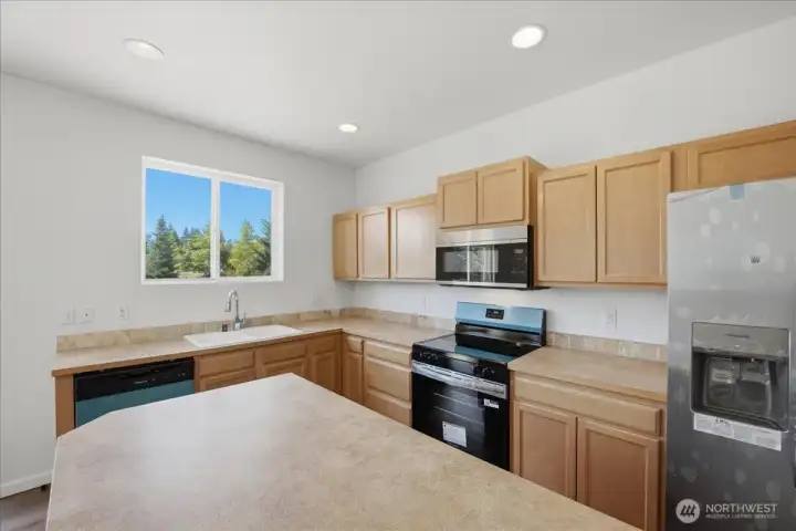 New Kitchen Appliances - Refrigerator/Stove/Dishwasher. New Kitchen Appliances - Refrigerator/Stove/Dishwasher.