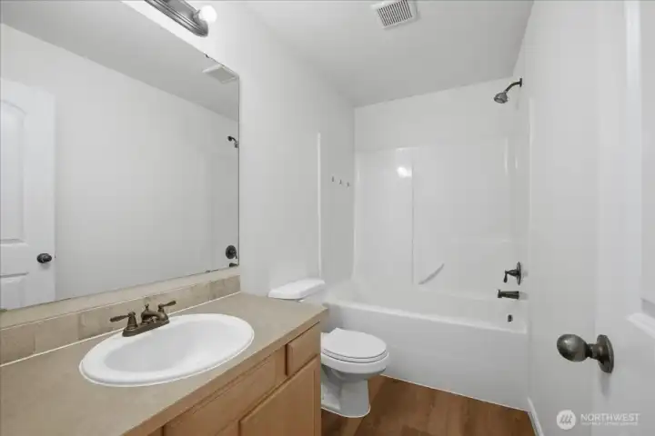 Hallway Bath upstairs. Hallway Bath upstairs.