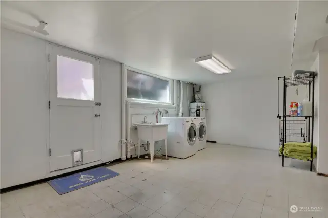 Huge laundry room with outside entrance
