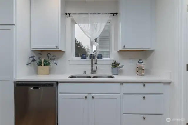 The white quartz counters are maintenance free and easy to keep clean.