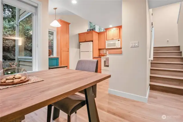 Dining area to Kitchen