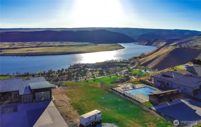 Looking West to Colockum Game Reserve & upstream on the Columbia River.