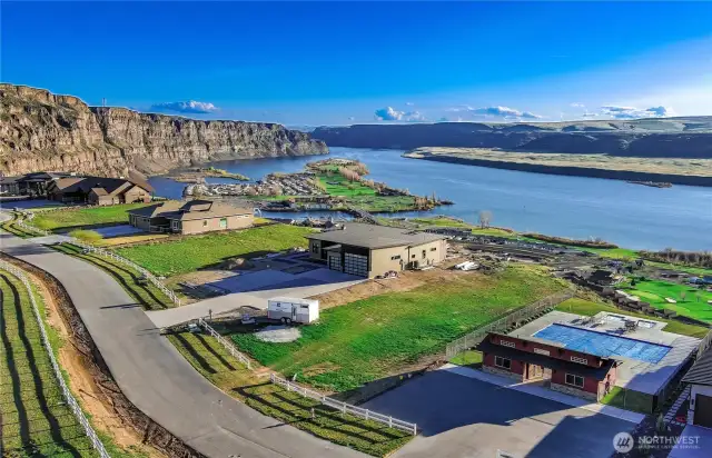 Looking South downstream towards The Gorge Amphitheater, Sunland & Vantage.