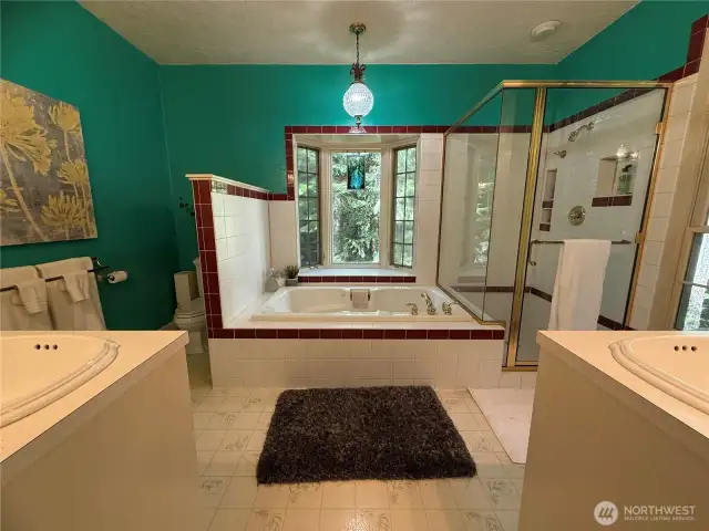 Beautiful and spacious ensuite bathroom with separate shower & jacuzzi tub!