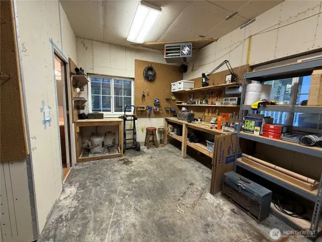 Large shop w/ 1/2 bath