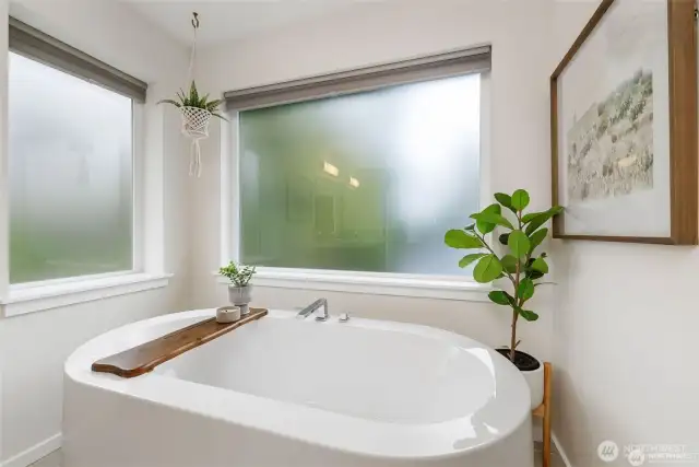 Introducing the epitome of luxury and relaxation in the world of bathing - the exquisite freestanding bathtub nestled within this opulent residence. Crafted with the utmost attention to detail, this high-end bathtub is a true work of art, seamlessly merging form and function to create an unparalleled bathing experience....