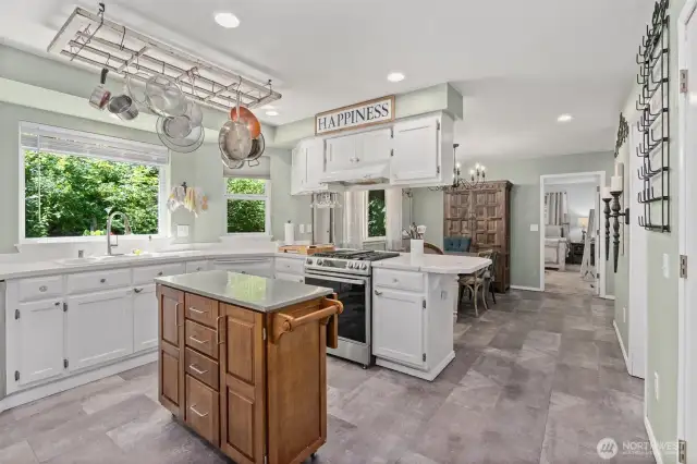 Light and bright kitchen!