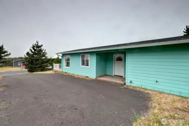 Spacious Driveway