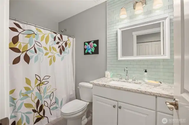 Upper Hallway Full Bath