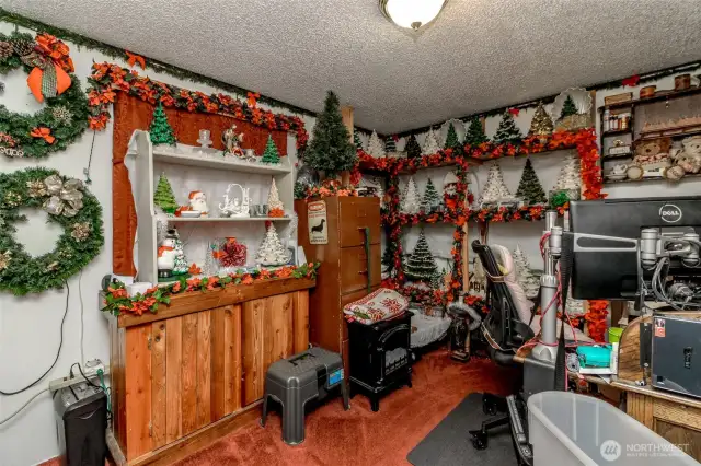 Bedroom 3/ craft room