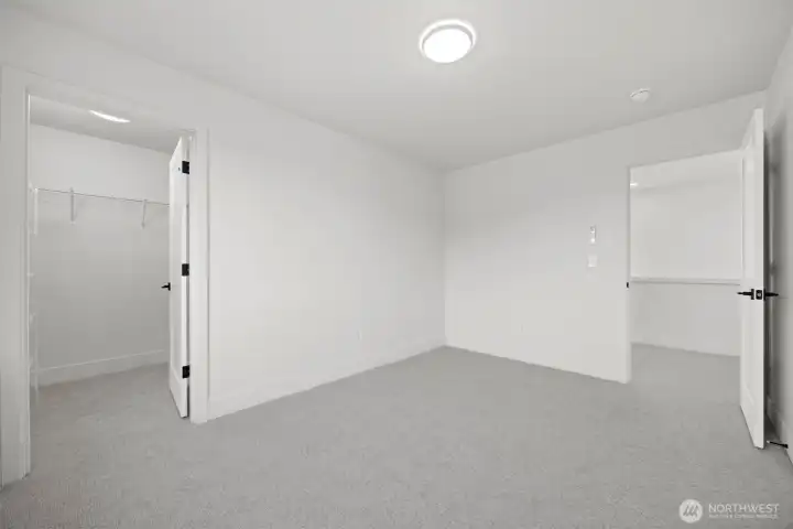 2nd large upstairs bedroom with walk in closet
