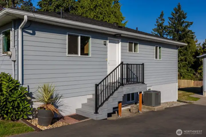 Side entrance off of kitchen