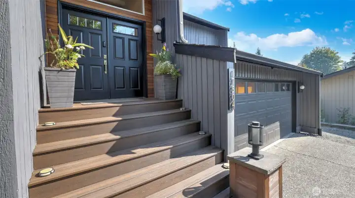 Your daily welcome home moment – stylish entry lighting and fresh design guide you to comfort.