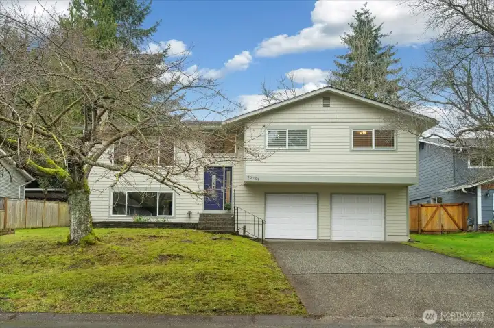 Welcome home to this warm and inviting 4 Bedroom, Bonus, Den/Office, 2.75 Bath home with an open, flowing floorplan in desirable Bothell's Thrashers Corner!