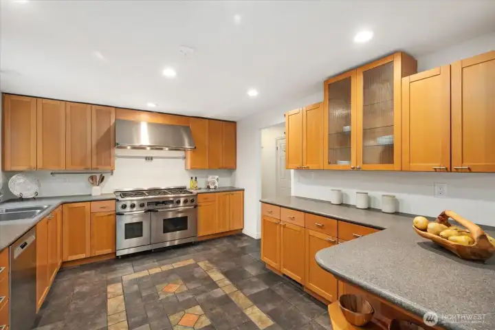 Abundance of cabinets, shelves & counter space makes every day living, easy!
