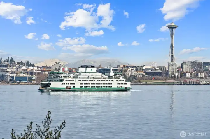 Imagine watching endless ferry traffic glide across the water and spectacular Fourth of July fireworks light up the sky—all from the comfort of your own home. Can it really get any better than this?