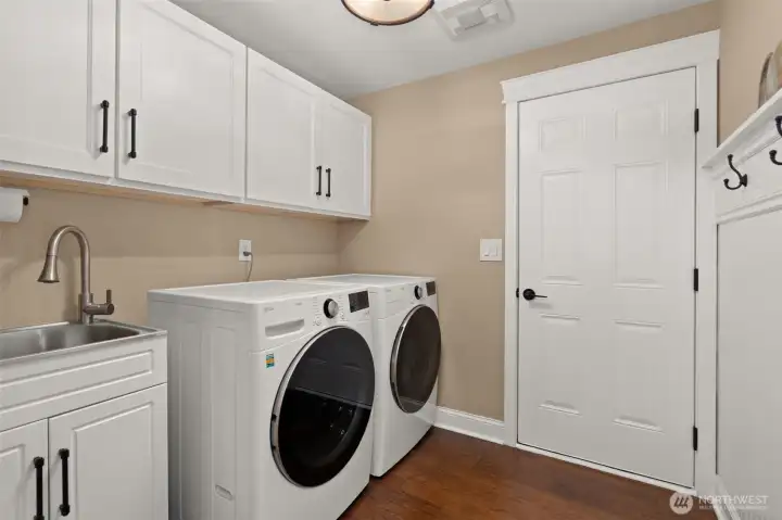 Washer/Dryer Included!