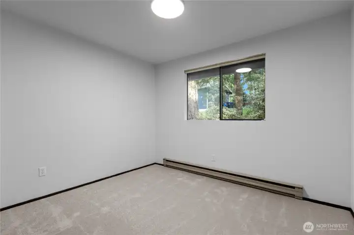 Secondary bedroom with natural light and simple finishes.