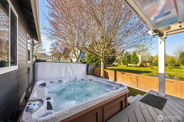 Peaceful & private sanctuary over looking the pond to watch wildlife.